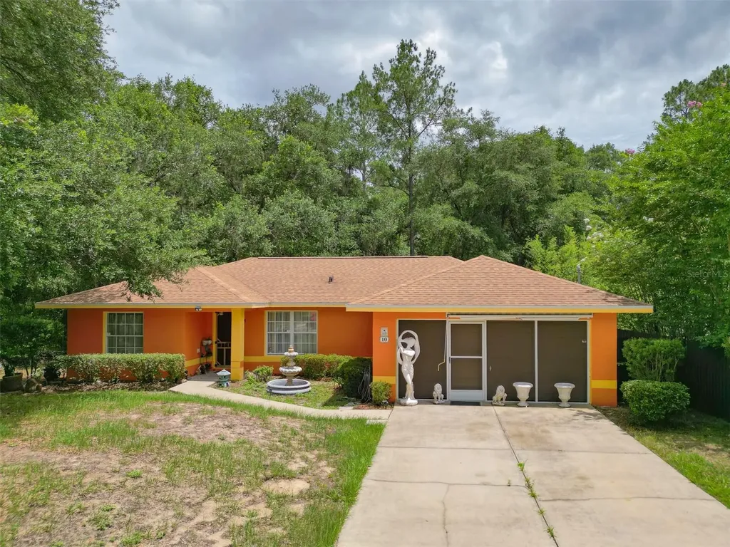 10 Sequoia Drive Trace Ocklawaha FL 32179