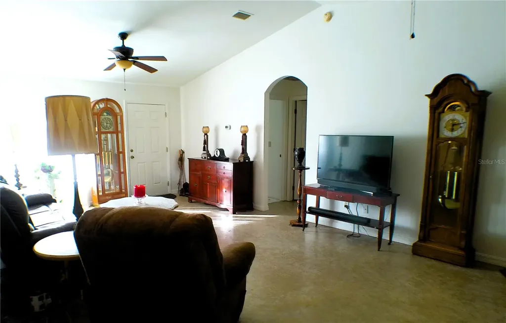 10 Sequoia Drive Trace Ocklawaha FL 32179
