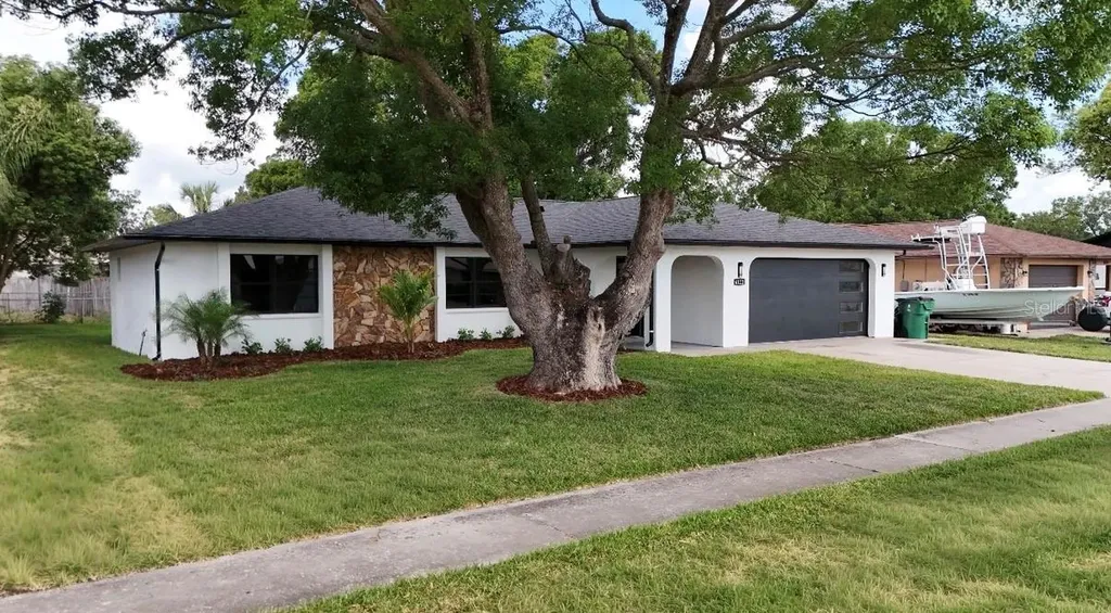 6111 18th Street Zephyrhills FL 33542
