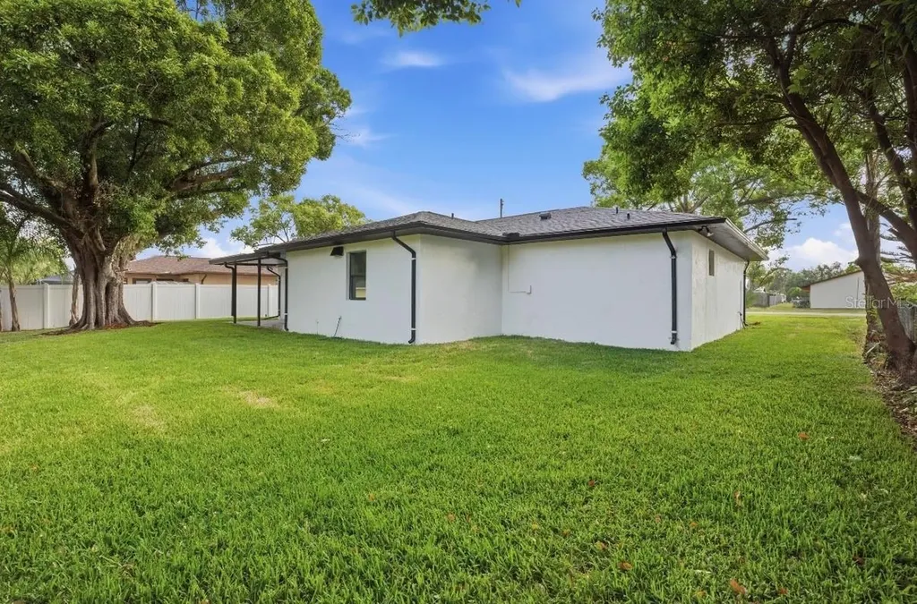 6111 18th Street Zephyrhills FL 33542