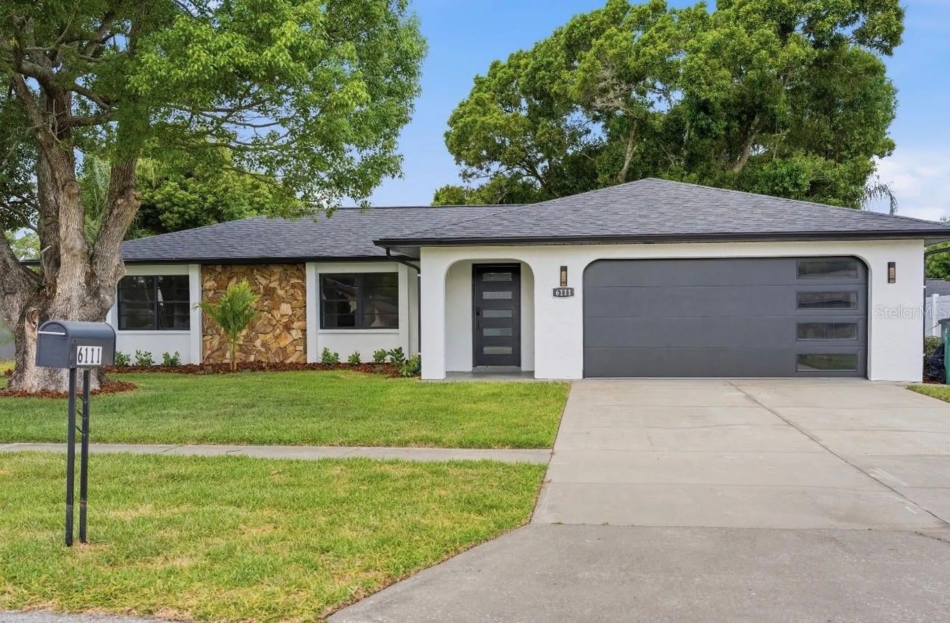 6111 18th Street Zephyrhills FL 33542