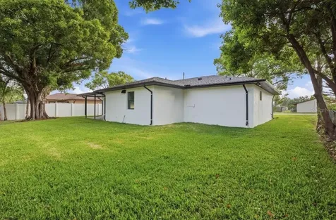 6111 18th Street Zephyrhills FL 33542