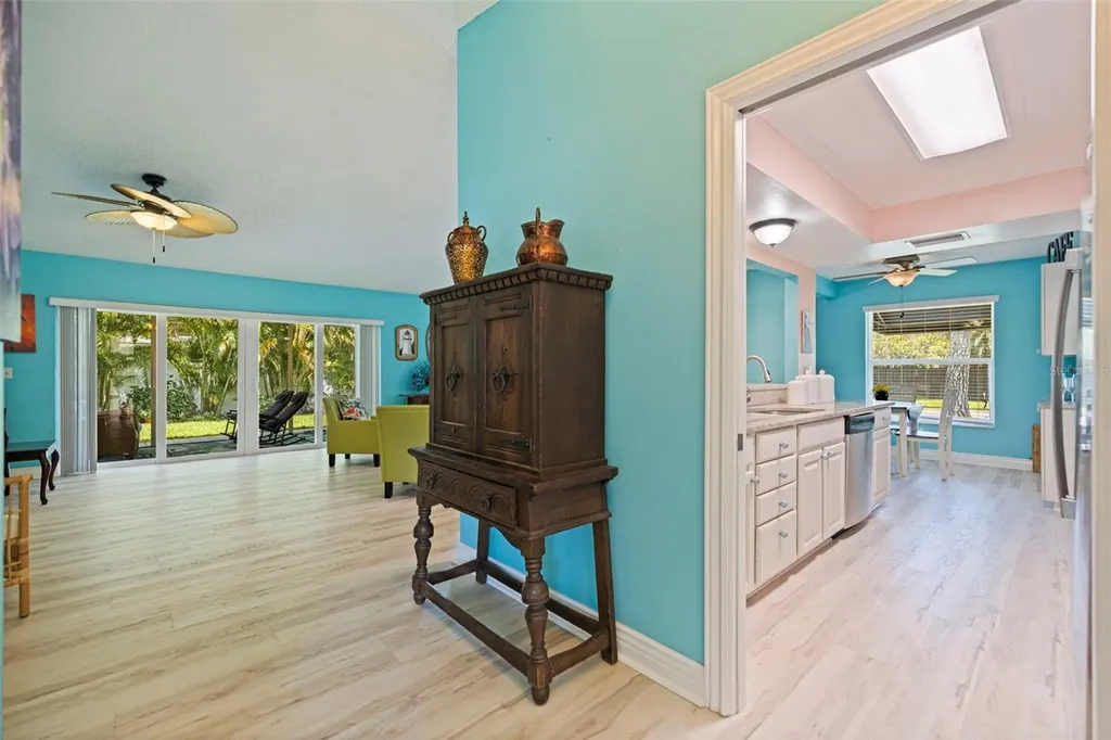 201 58th Avenue S St Petersburg FL 33705