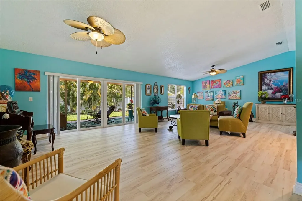201 58th Avenue S St Petersburg FL 33705