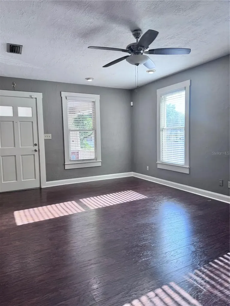 406 W Alva Street Tampa FL 33603