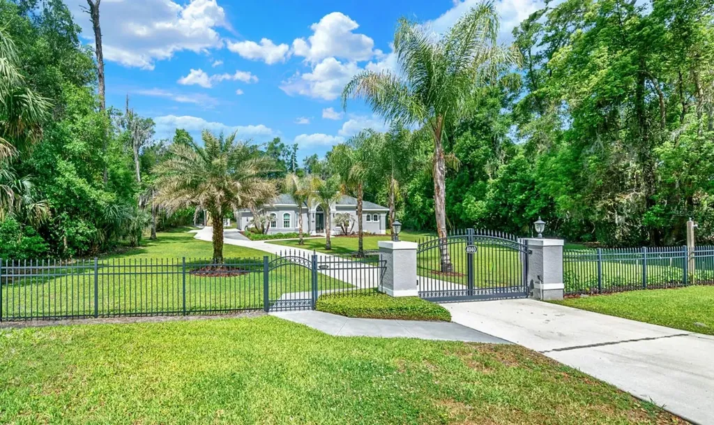 4040 Grand Avenue Deland FL 32720