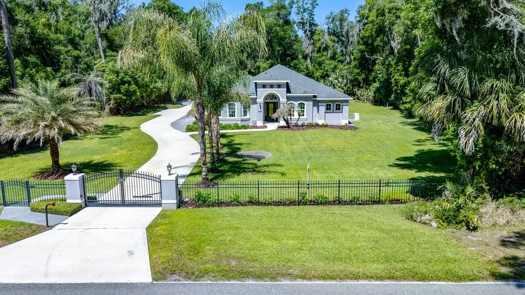 4040 Grand Avenue Deland FL 32720