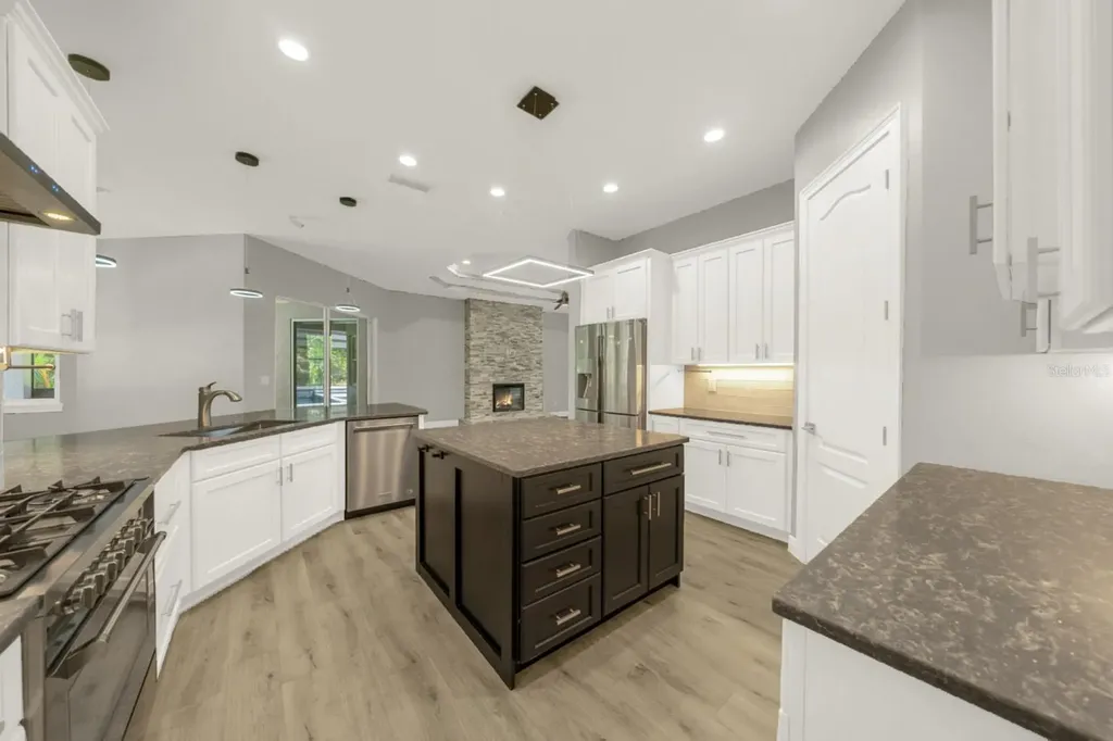4040 Grand Avenue Deland FL 32720