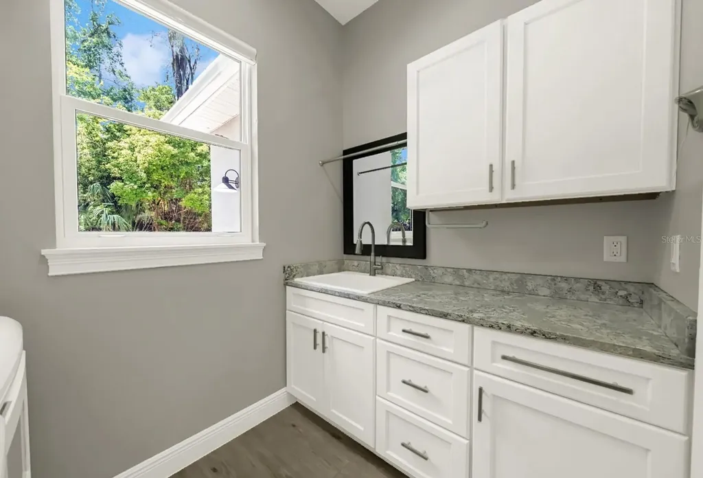 4040 Grand Avenue Deland FL 32720