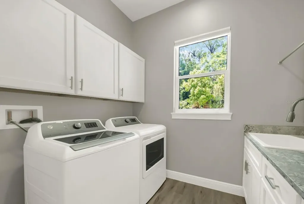 4040 Grand Avenue Deland FL 32720
