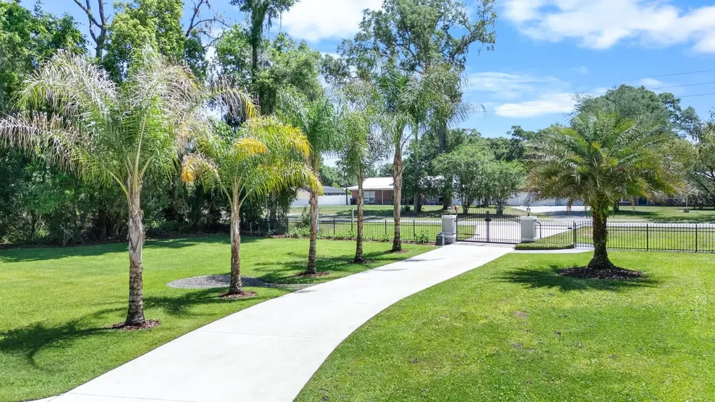 4040 Grand Avenue Deland FL 32720