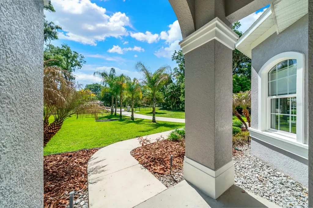 4040 Grand Avenue Deland FL 32720
