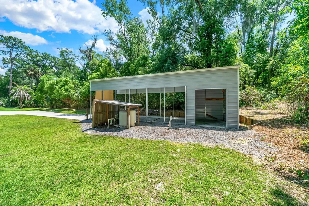 4040 Grand Avenue Deland FL 32720