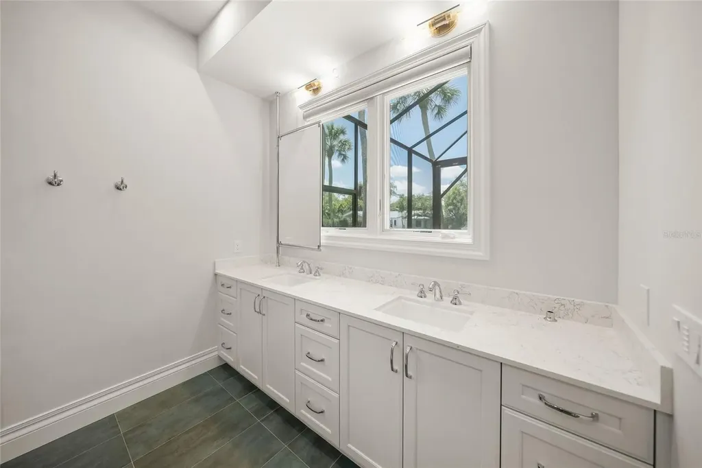 1575 Eastbrook Drive Sarasota FL 34231