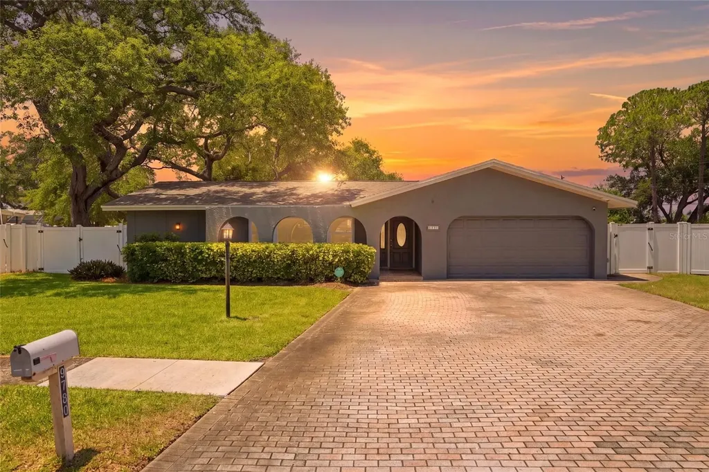 9760 136th Street Seminole FL 33776
