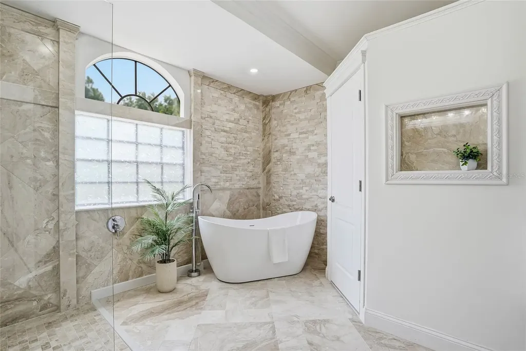 18740 Wimbledon Circle Lutz FL 33558