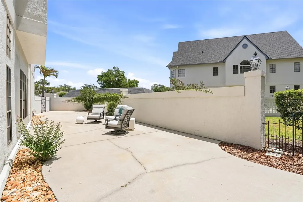 18740 Wimbledon Circle Lutz FL 33558