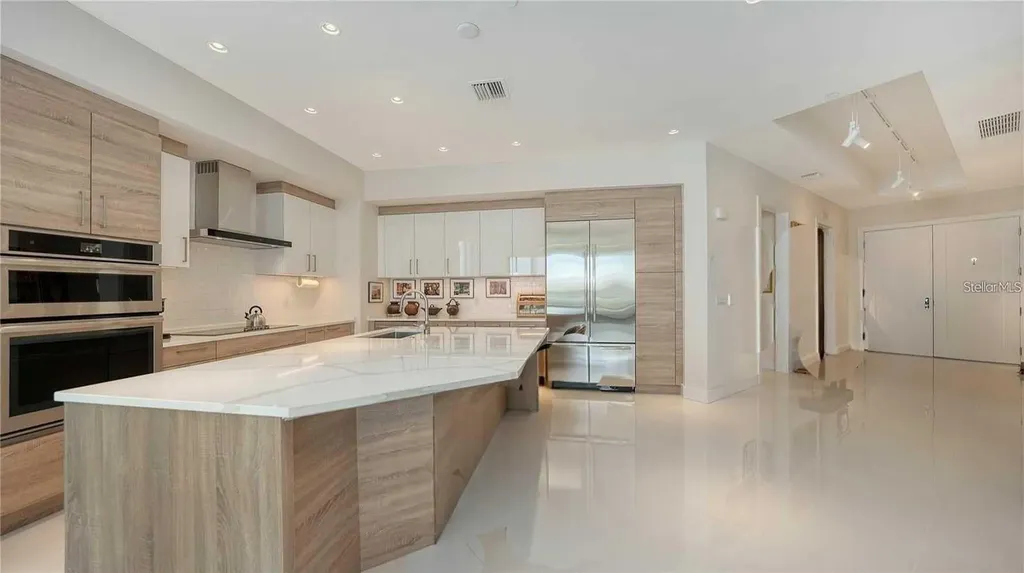 111 S Pineapple Avenue Sarasota FL 34236