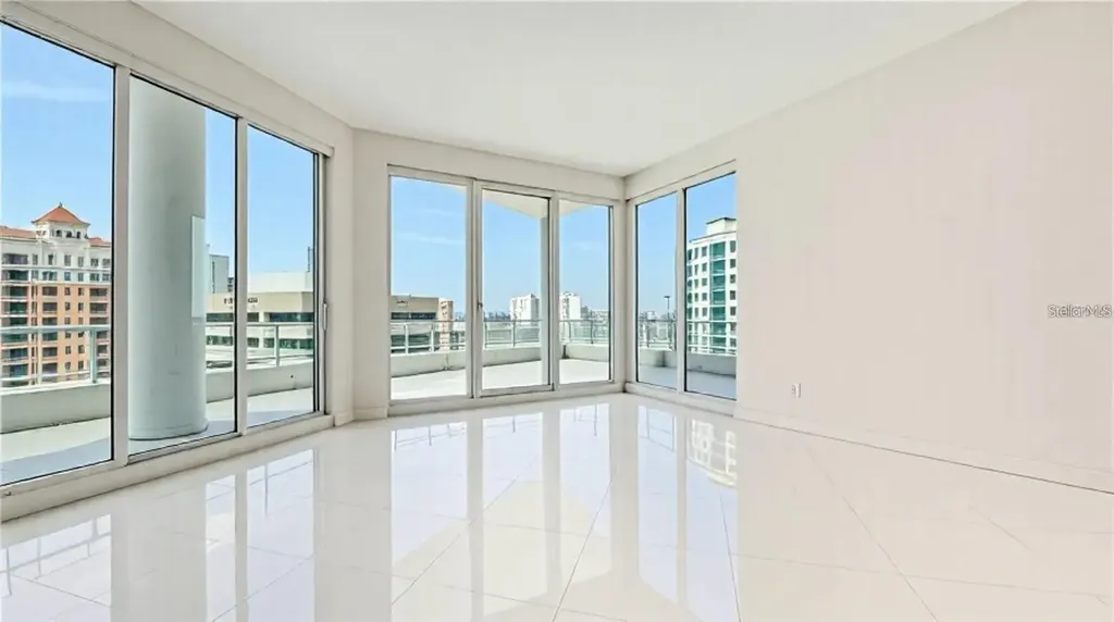 111 S Pineapple Avenue Sarasota FL 34236