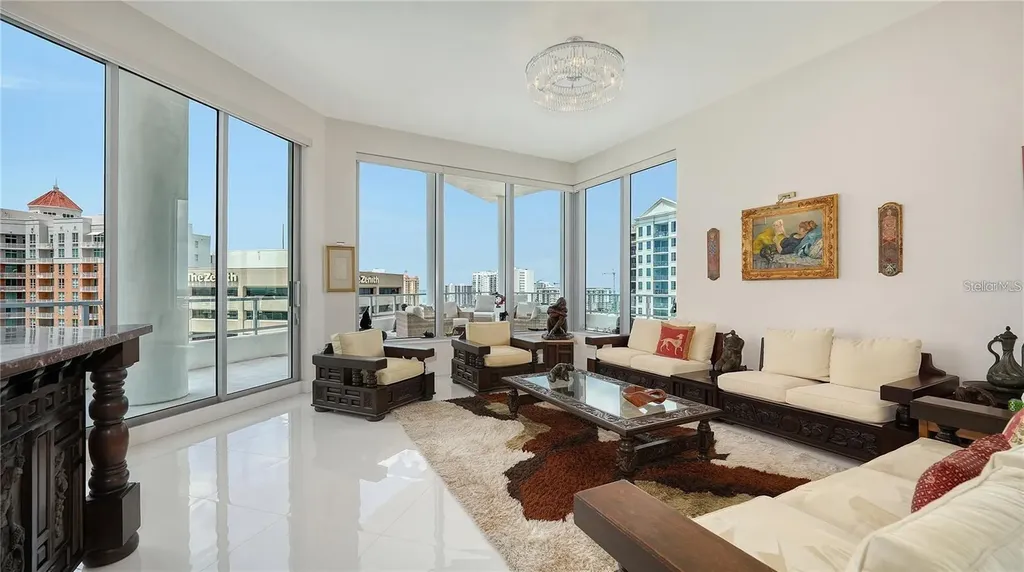111 S Pineapple Avenue Sarasota FL 34236