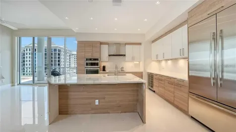 111 S Pineapple Avenue Sarasota FL 34236