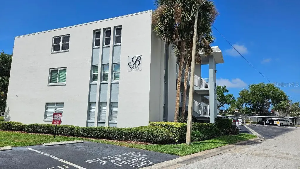 9950 47th Avenue N St Petersburg FL 33708