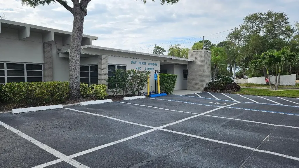 9950 47th Avenue N St Petersburg FL 33708