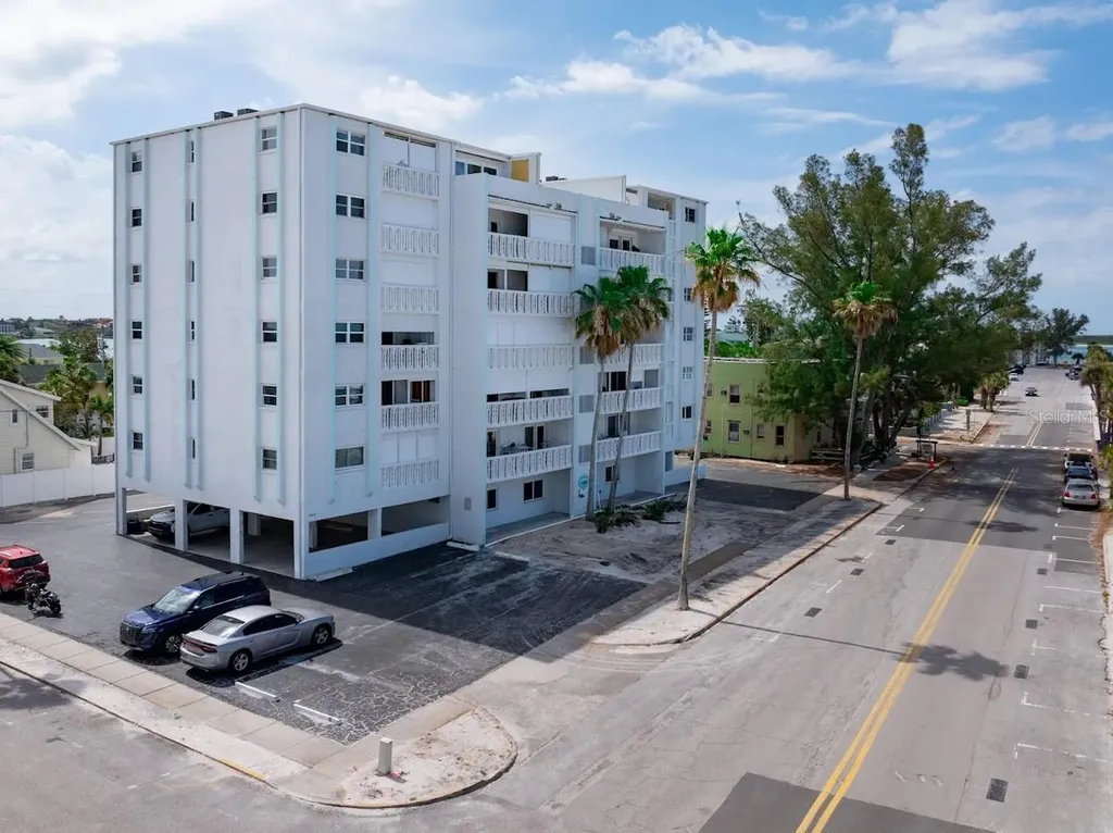 403 Gulf Way St Pete Beach FL 33706