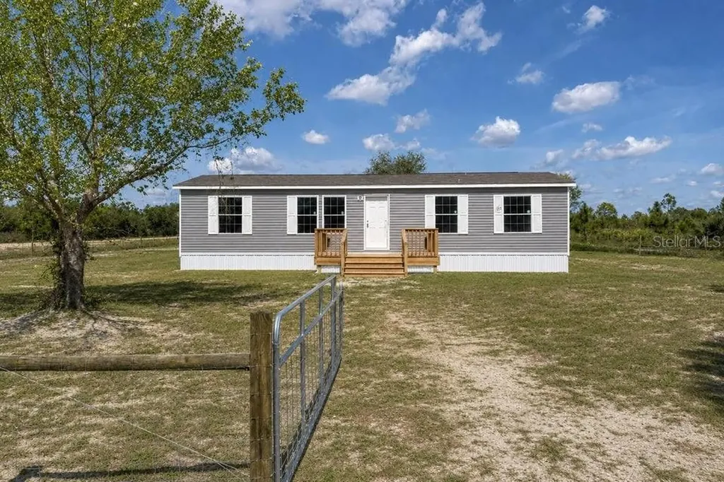 15983 NW 272nd Street Okeechobee FL 34972