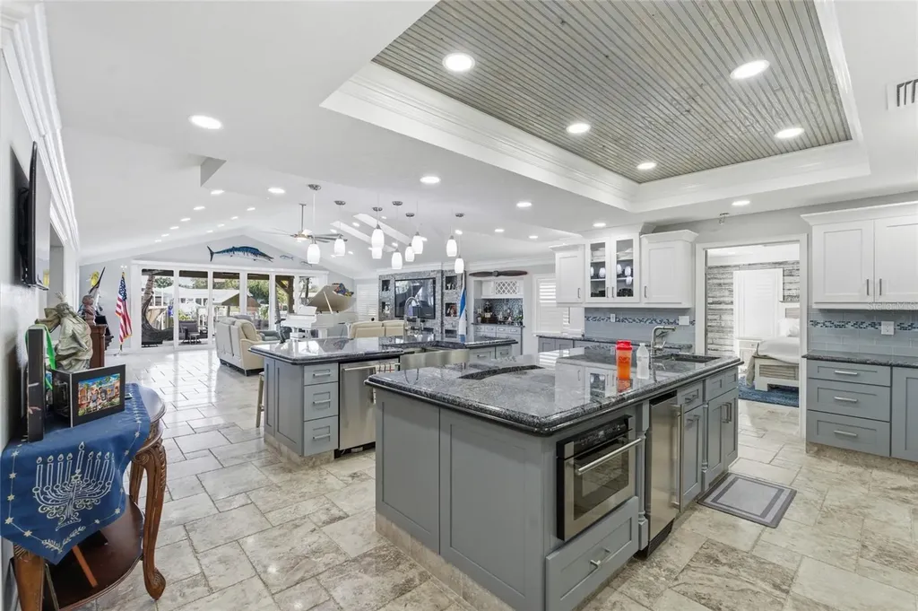 3874 48th Avenue S St Petersburg FL 33711