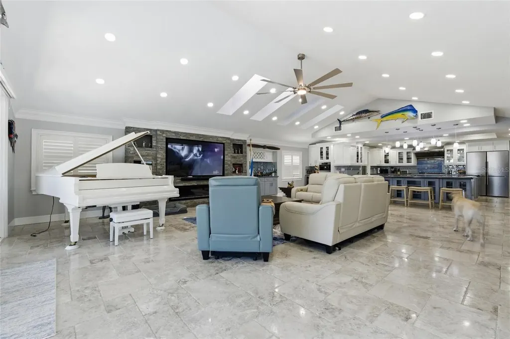 3874 48th Avenue S St Petersburg FL 33711