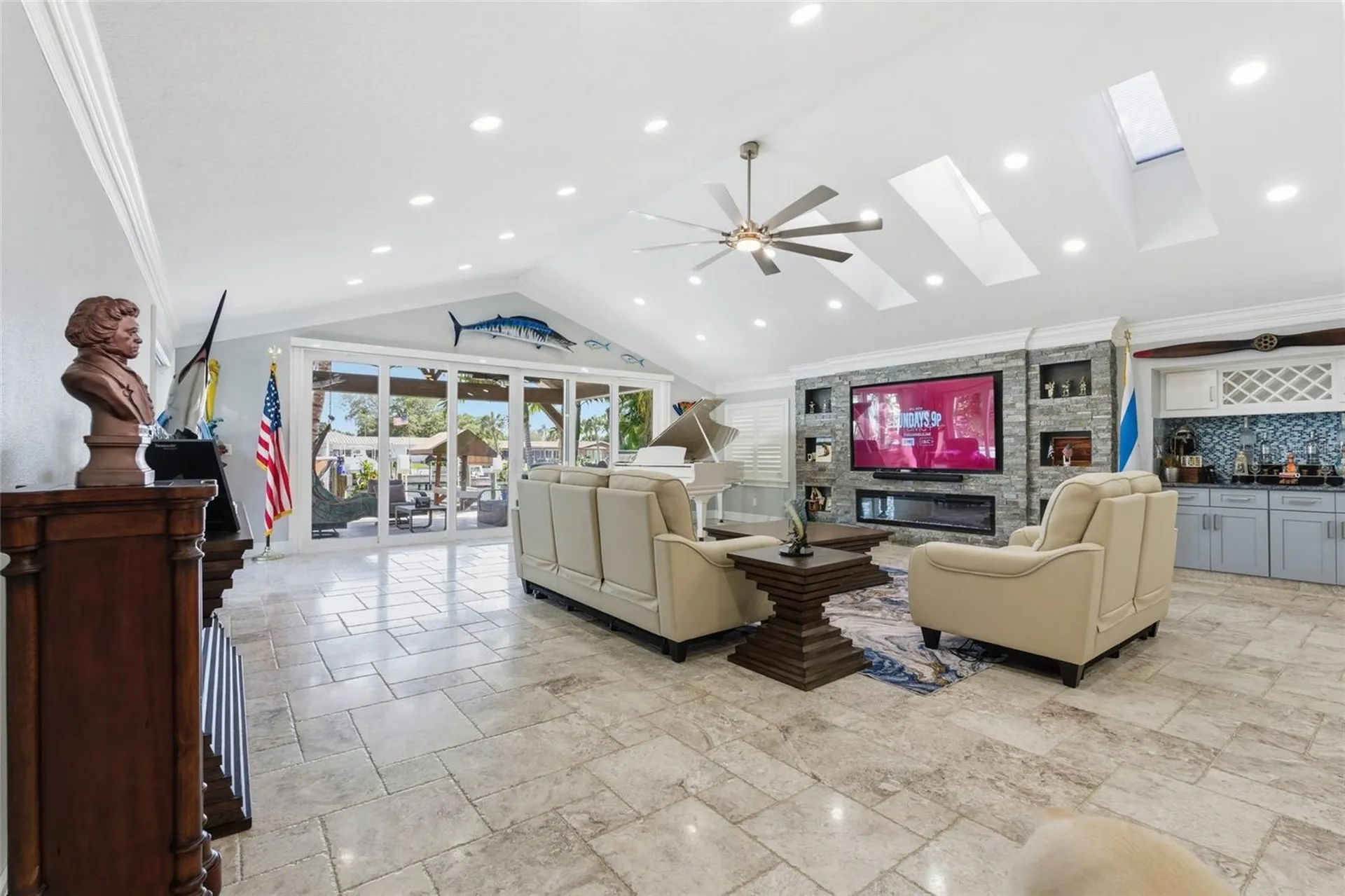 3874 48th Avenue S St Petersburg FL 33711