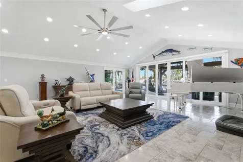 3874 48th Avenue S St Petersburg FL 33711