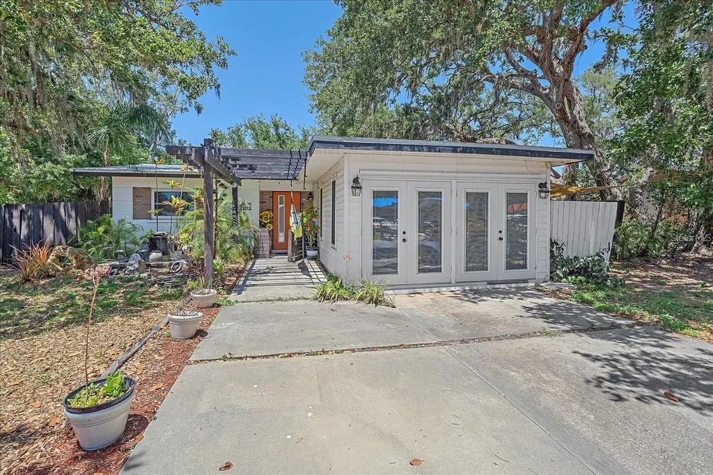 3281 8th Street Sarasota FL 34237