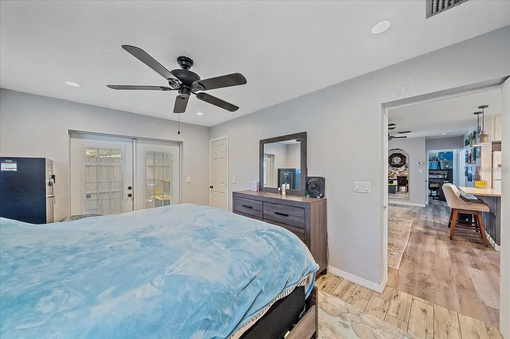 3281 8th Street Sarasota FL 34237