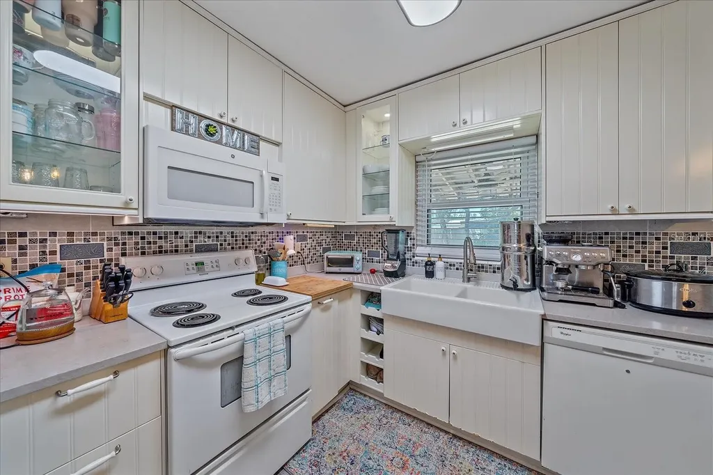3281 8th Street Sarasota FL 34237
