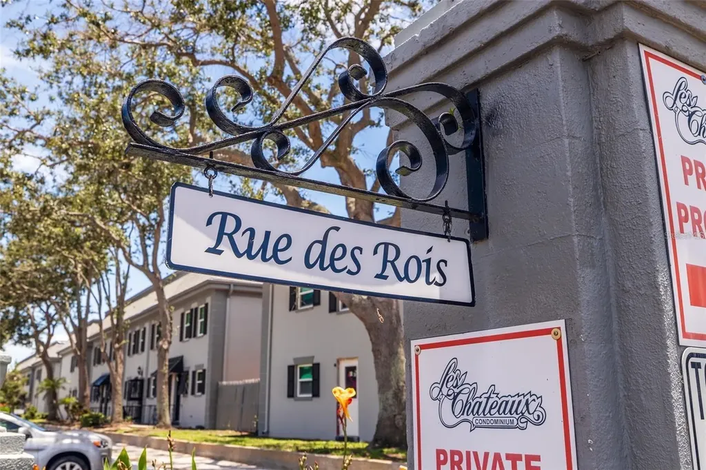 6979 Place De La Paix South Pasadena FL 33707