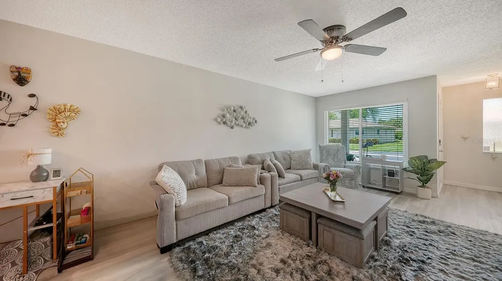 2902 Captiva Gardens Drive Sarasota FL 34231