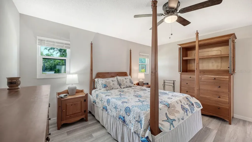 2902 Captiva Gardens Drive Sarasota FL 34231