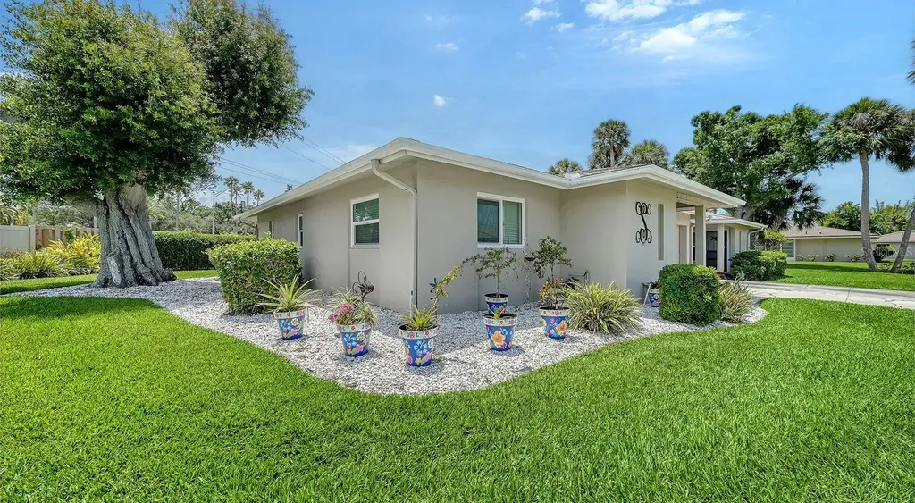 2902 Captiva Gardens Drive Sarasota FL 34231