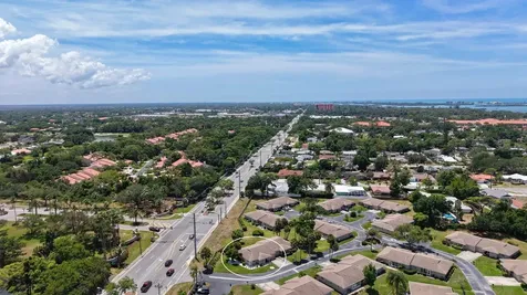 2902 Captiva Gardens Drive Sarasota FL 34231