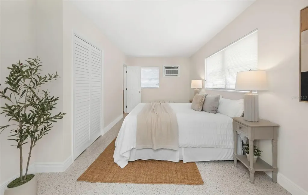 4658 25th Avenue S St Petersburg FL 33711