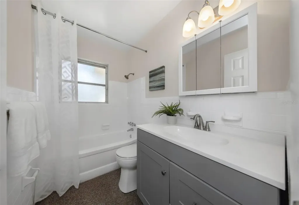 4658 25th Avenue S St Petersburg FL 33711