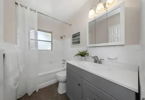4658 25th Avenue S St Petersburg FL 33711