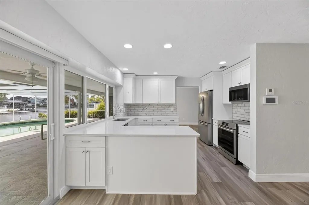 6305 Cottonwood Lane Apollo Beach FL 33572
