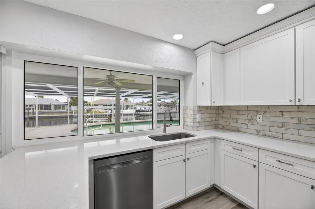 6305 Cottonwood Lane Apollo Beach FL 33572