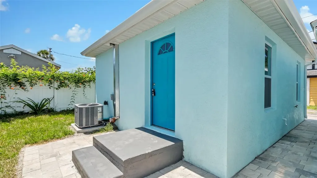 2651 1/2 2nd Avenue S St Petersburg FL 33712