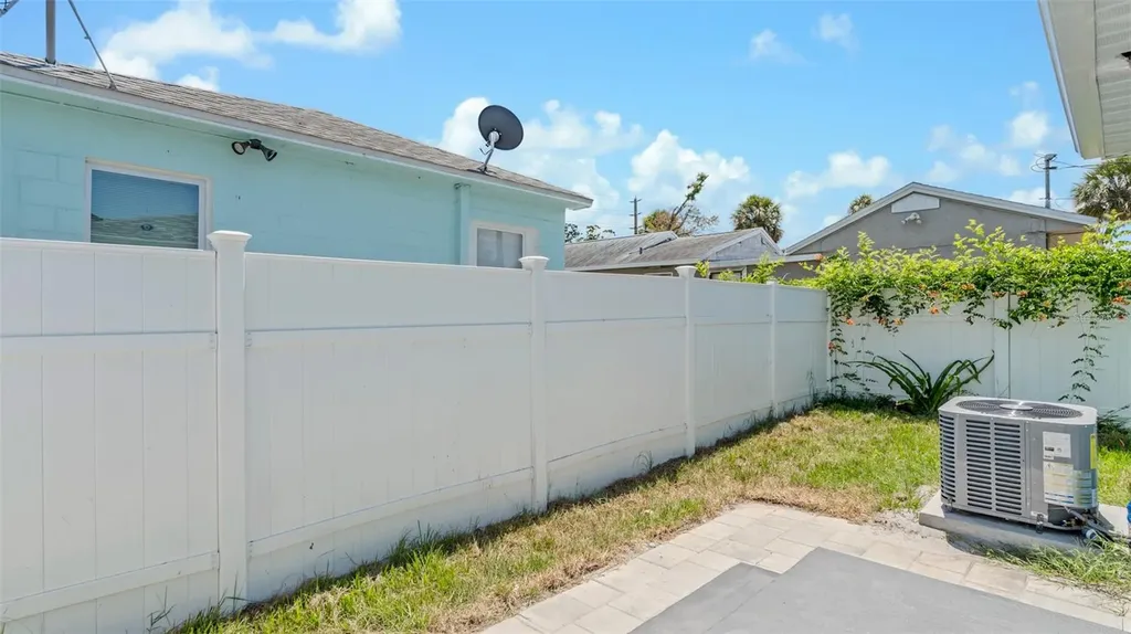 2651 1/2 2nd Avenue S St Petersburg FL 33712