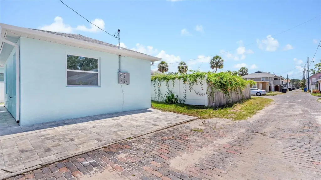 2651 1/2 2nd Avenue S St Petersburg FL 33712