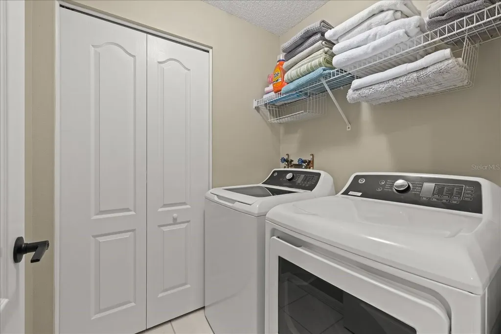 9550 High Gate Drive Sarasota FL 34238